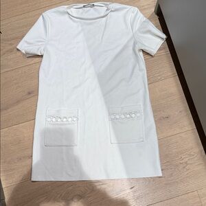 Zara Chic White Mini Dress with Pocket Accents